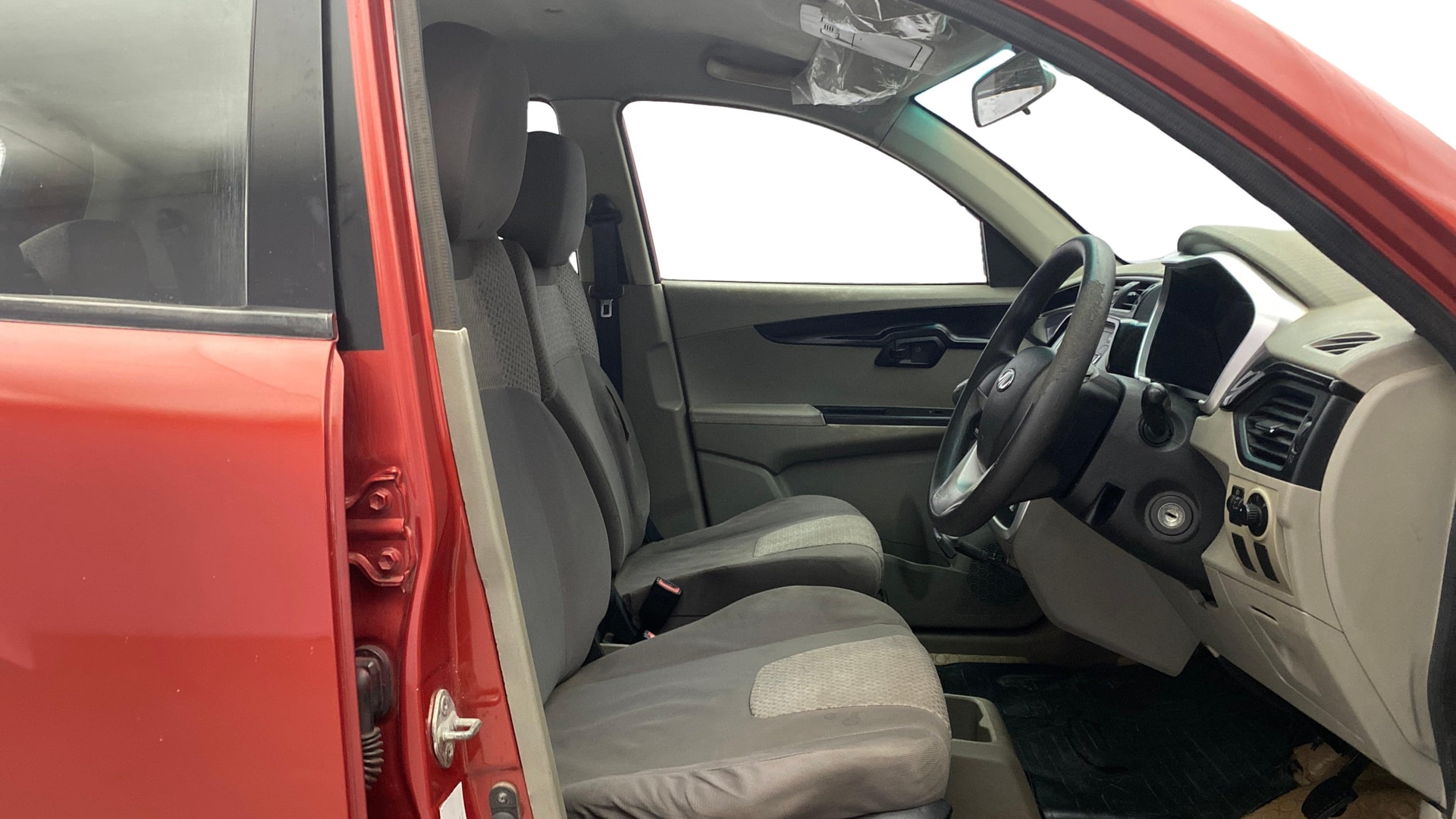 View 2016 Mahindra KUV100 K2 Petrol BS IV Image 16 Used 2016 Mahindra KUV100 K2 Petrol BS IV Image 16