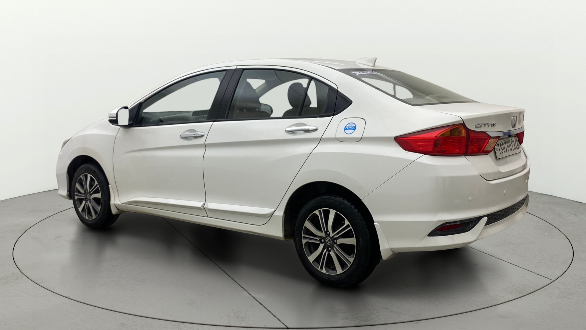 View 2017 Honda City ZX MT Diesel Anniversary Edition Image 2 Used 2017 Honda City ZX MT Diesel Anniversary Edition Image 2