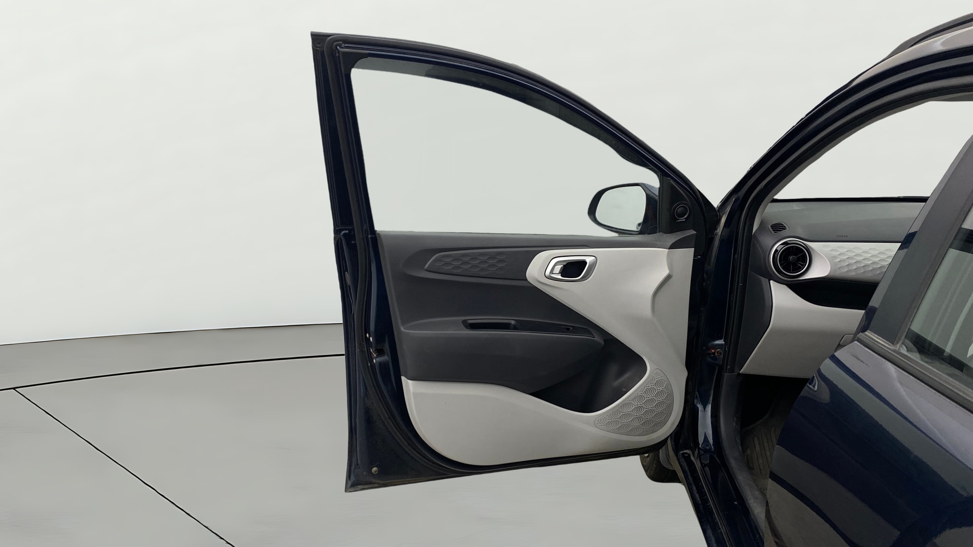 View 2024 Hyundai Grand i10 Nios Sportz Petrol AMT Image 32 Used 2024 Hyundai Grand i10 Nios Sportz Petrol AMT Image 32