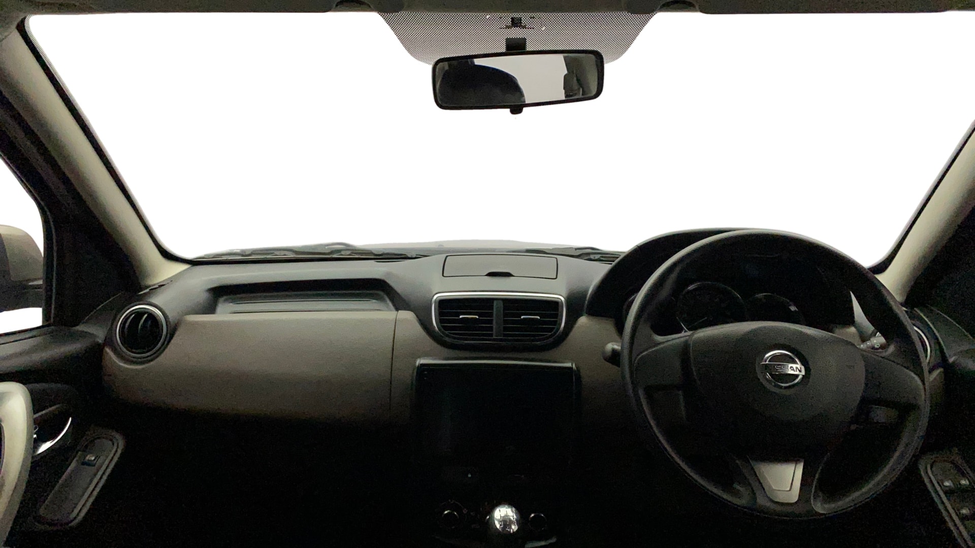 View 2017 Nissan Terrano XL P Image 15 Used 2017 Nissan Terrano XL P Image 15