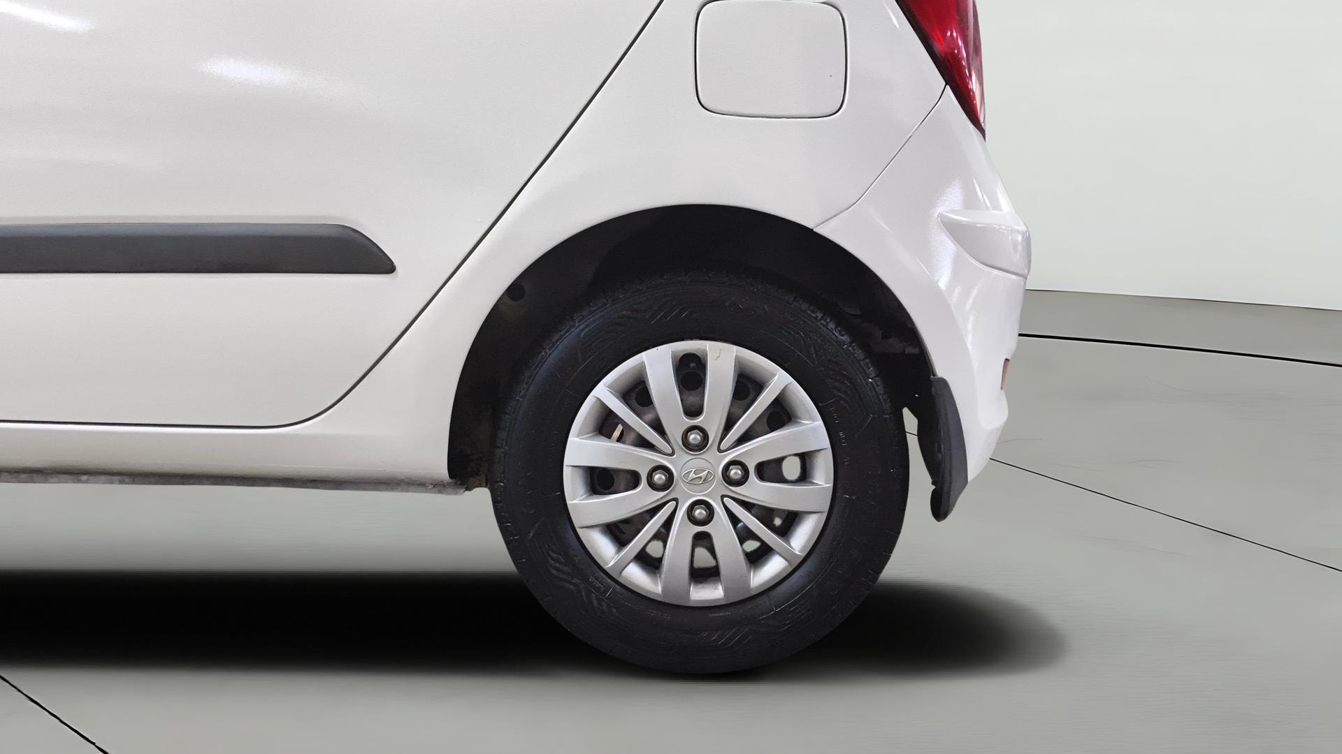 View 2015 Hyundai i10 1.2 Asta MT Image 11 Used 2015 Hyundai i10 1.2 Asta MT Image 11