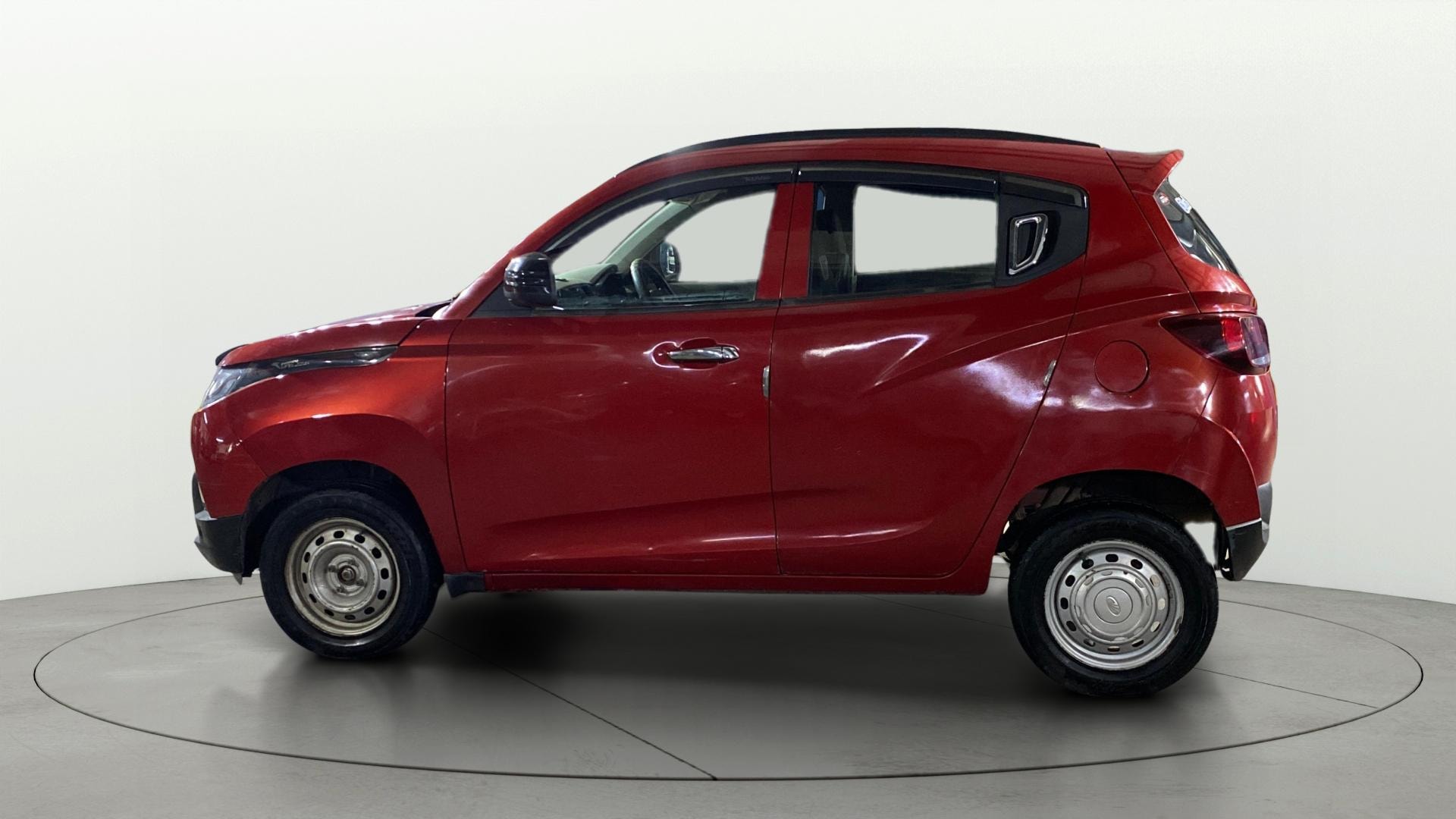 View 2017 Mahindra KUV100 K2 6 STR Image 5 Used 2017 Mahindra KUV100 K2 6 STR Image 5