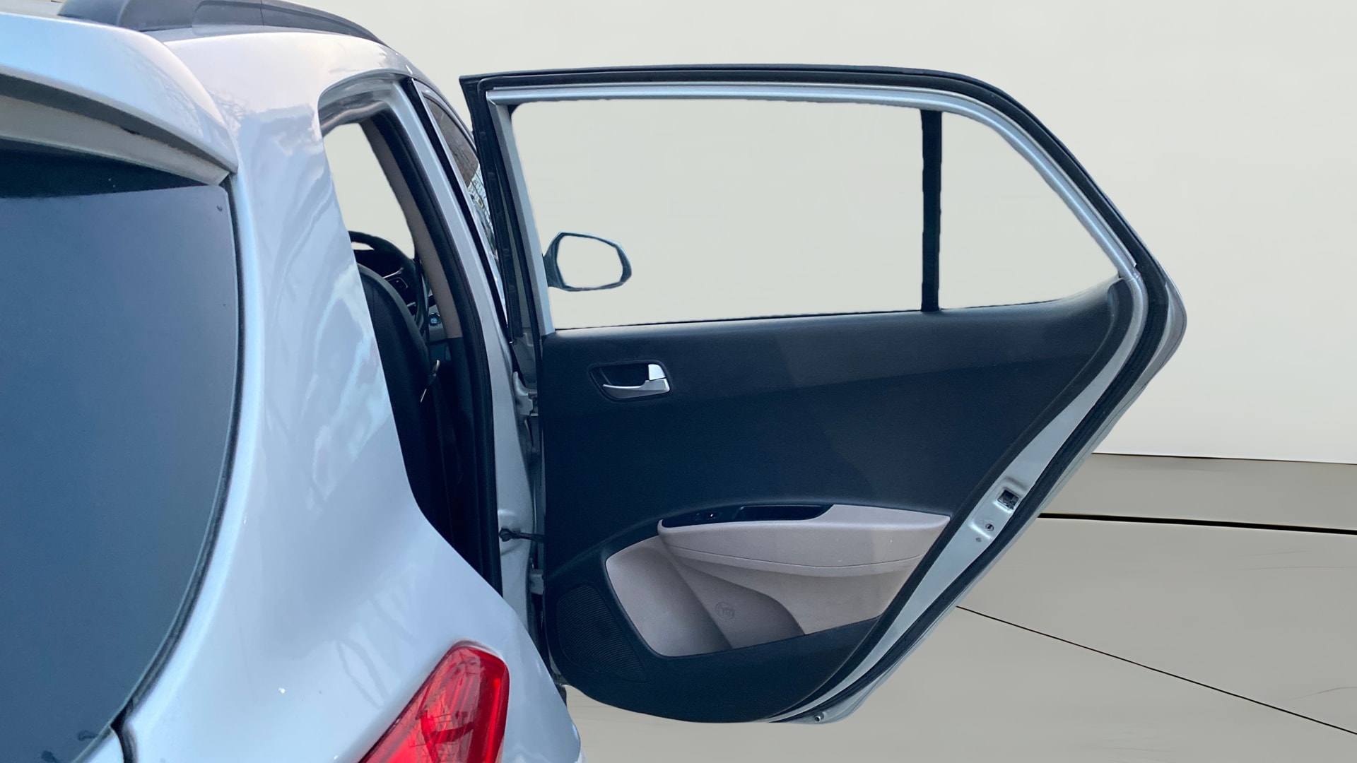 View 2016 Hyundai Grand i10 1.2 Asta Petrol Image 7 Used 2016 Hyundai Grand i10 1.2 Asta Petrol Image 7