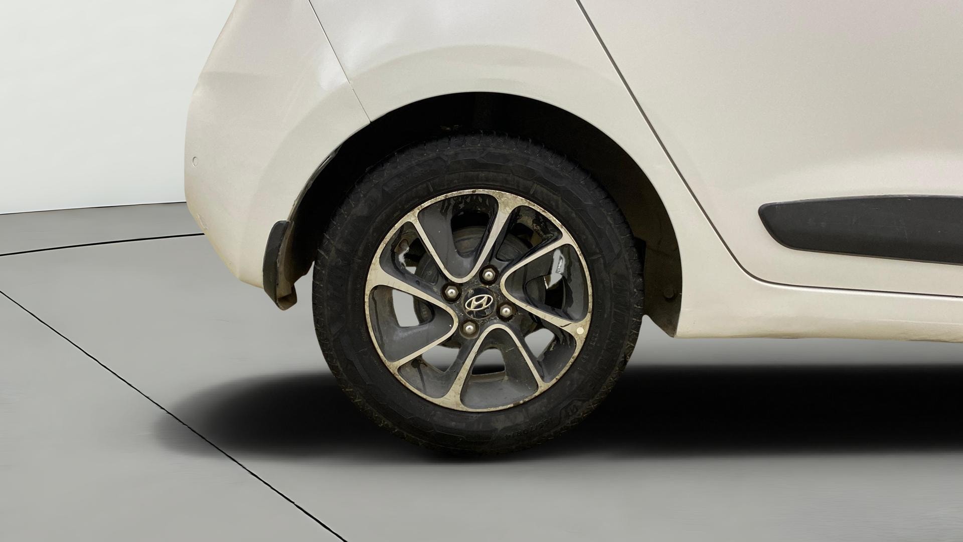 View 2017 Hyundai Grand i10 1.2 Sportz AT Petrol Image 24 Used 2017 Hyundai Grand i10 1.2 Sportz AT Petrol Image 24