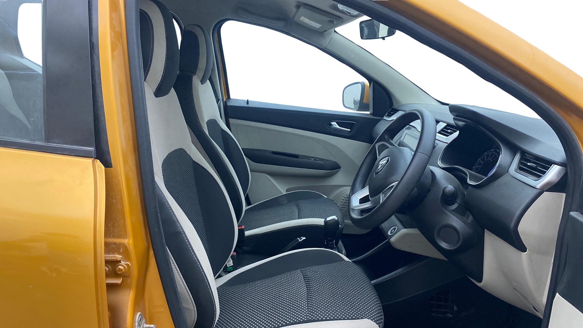 View 2021 Renault Triber RXZ AMT Image 26 Used 2021 Renault Triber RXZ AMT Image 26