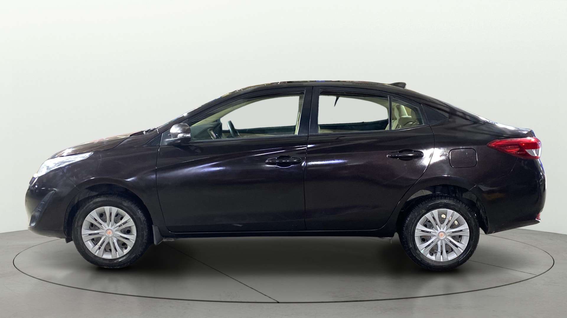View 2018 Toyota Yaris G CVT Image 5 Used 2018 Toyota Yaris G CVT Image 5