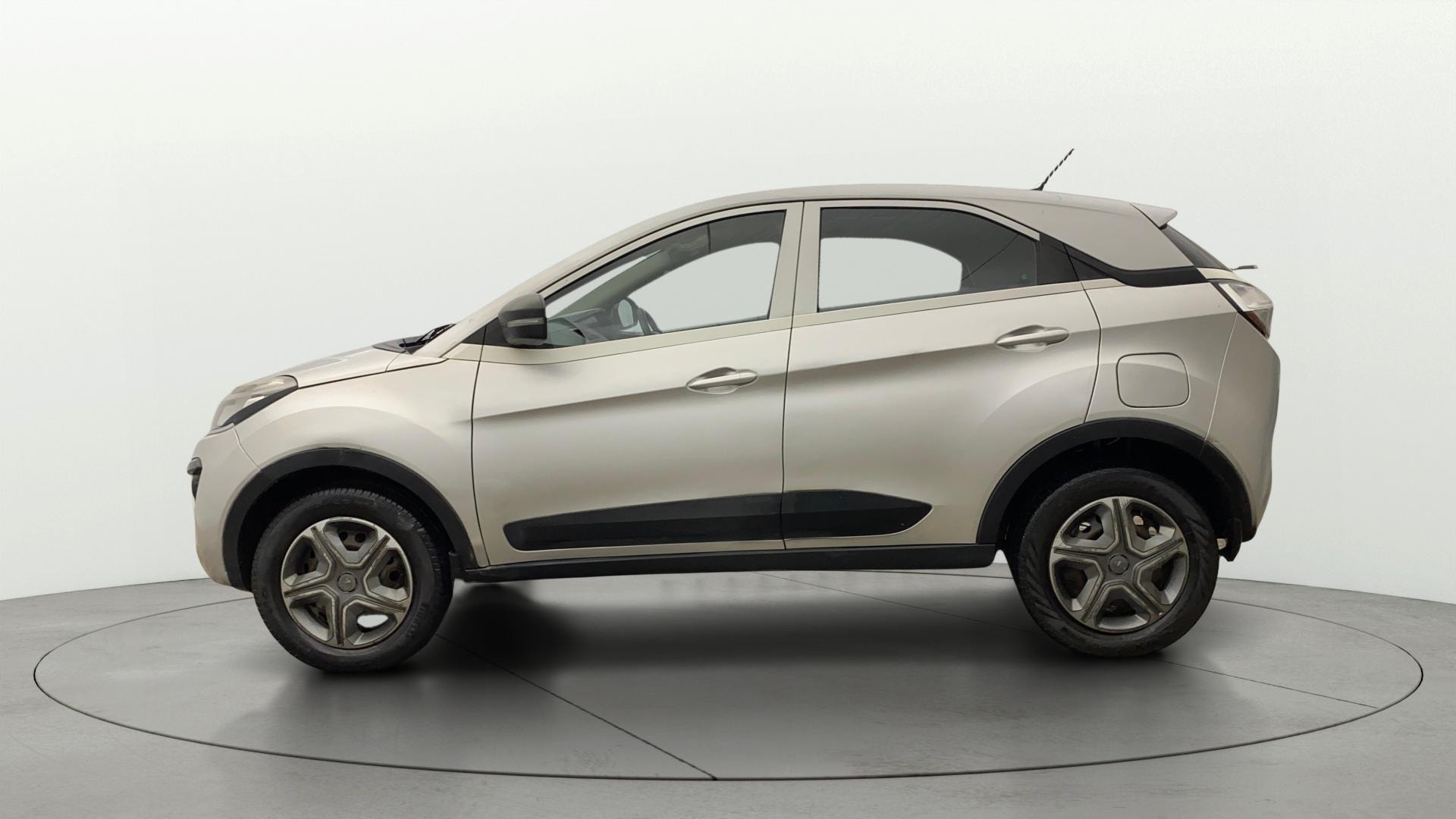 View 2018 Tata Nexon Revotron XM Image 5 Used 2018 Tata Nexon Revotron XM Image 5
