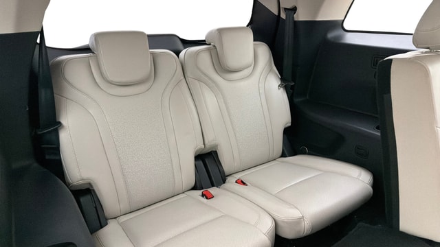 View Mahindra XUV700 Image 10 Used Mahindra XUV700 Image 10