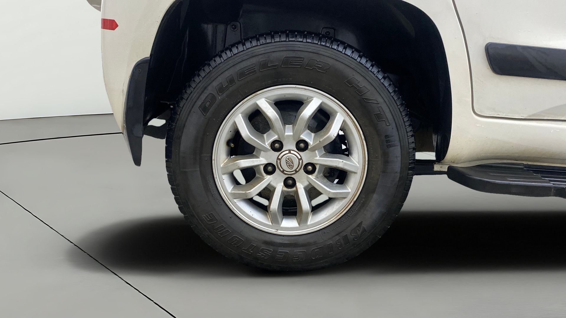View 2017 Mahindra TUV300 T8 Image 24 Used 2017 Mahindra TUV300 T8 Image 24