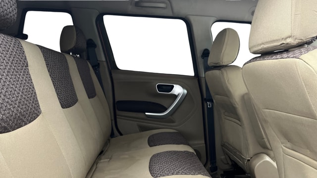 View Mahindra TUV300 Image 29 Used Mahindra TUV300 Image 29