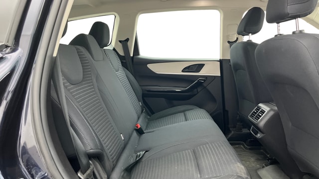 View Mahindra XUV700 Image 30 Used Mahindra XUV700 Image 30