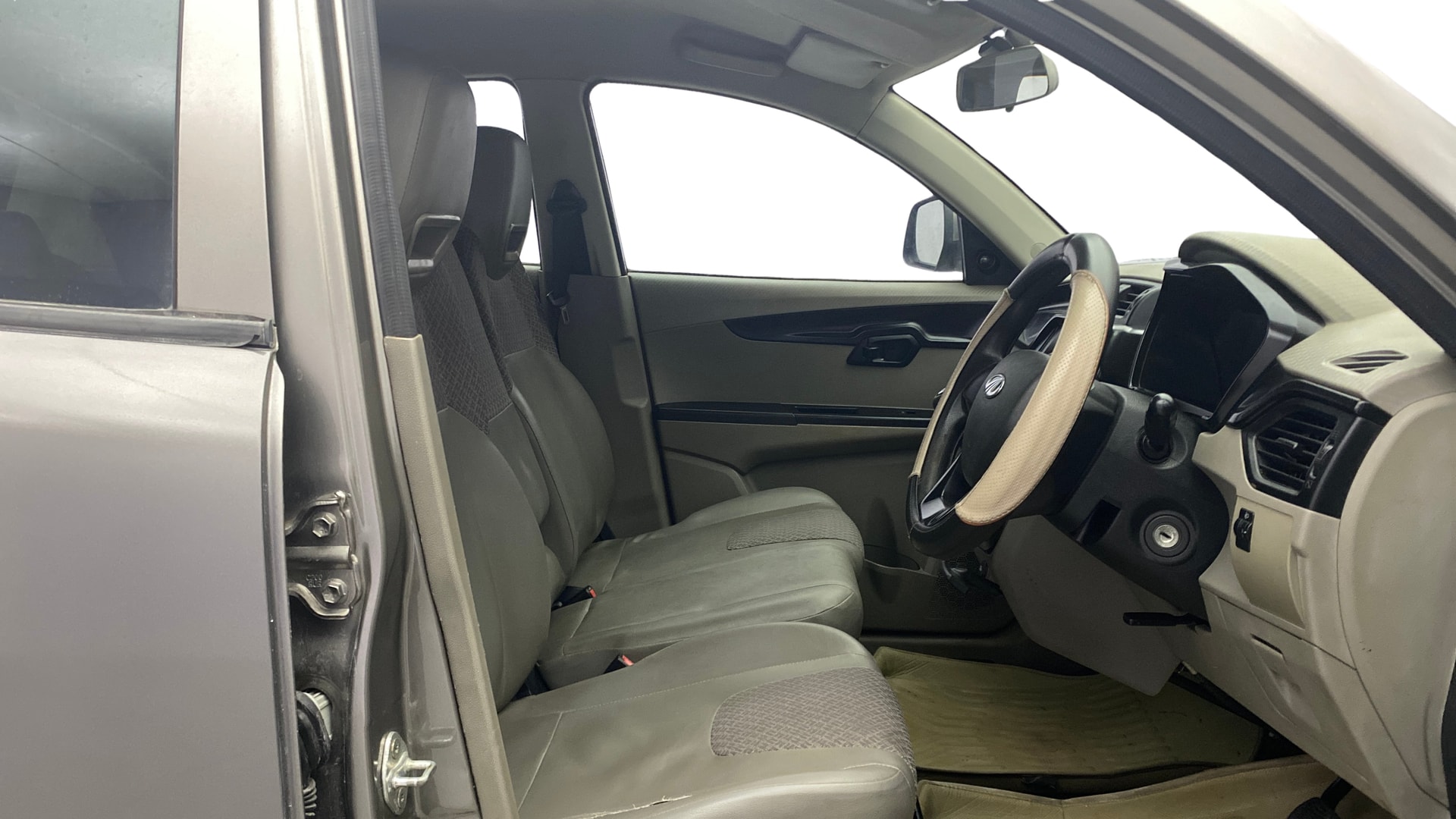View 2016 Mahindra KUV100 K4 Plus Petrol 6 Seater BS IV Image 25 Used 2016 Mahindra KUV100 K4 Plus Petrol 6 Seater BS IV Image 25