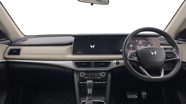 View Mahindra XUV700 Image 32 Used Mahindra XUV700 Image 32