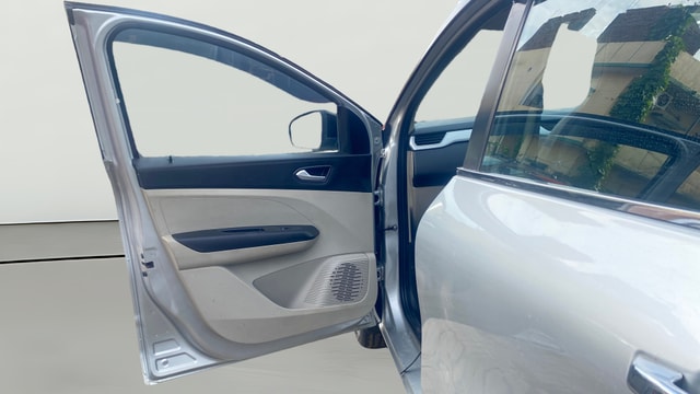 View Renault Triber Image 32 Used Renault Triber Image 32