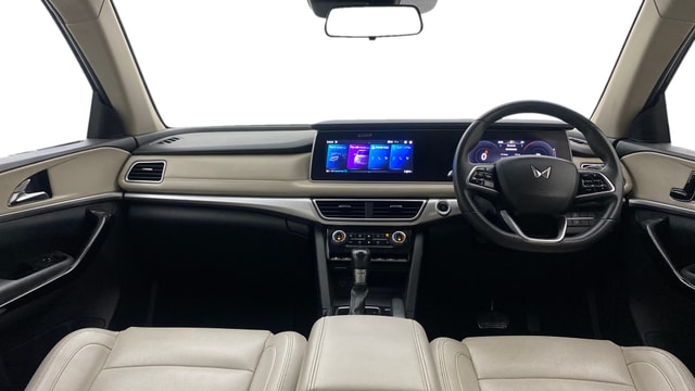 View Mahindra XUV700 Image 32 Used Mahindra XUV700 Image 32