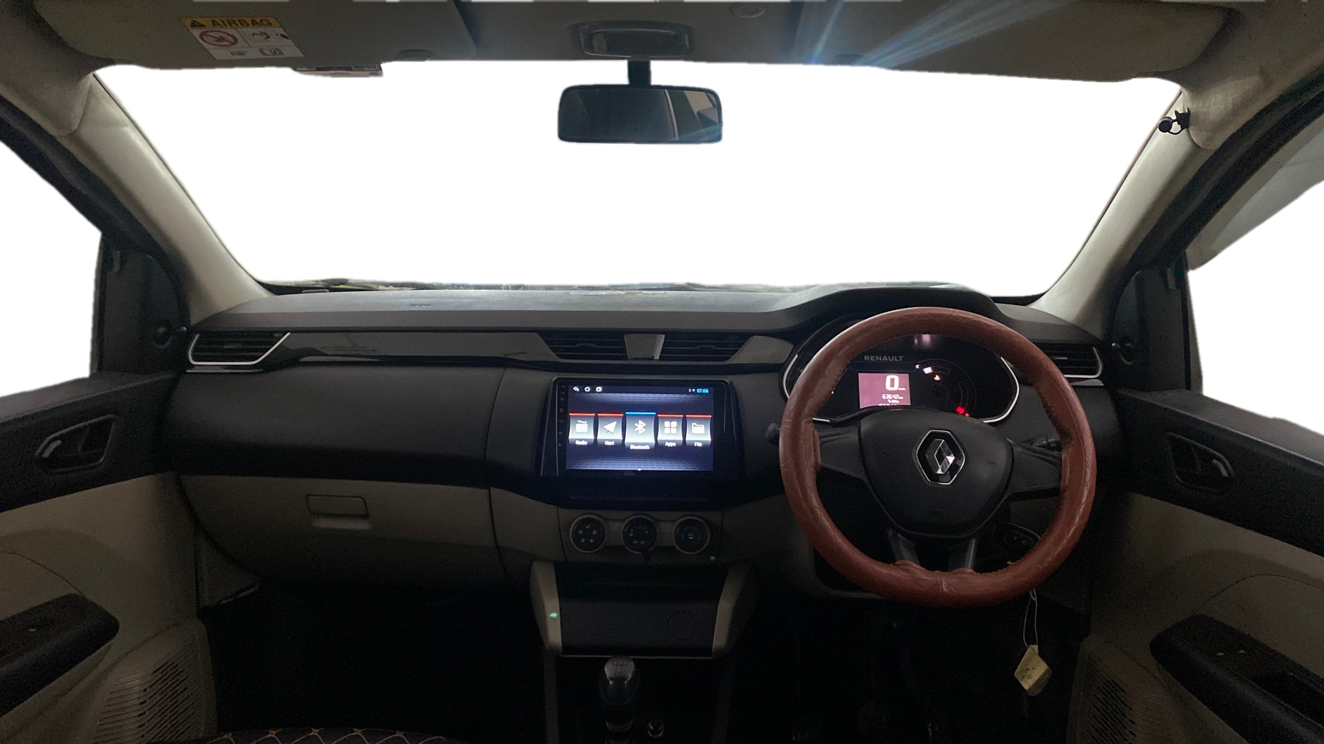 View 2020 Renault Triber RXE Image 15 Used 2020 Renault Triber RXE Image 15
