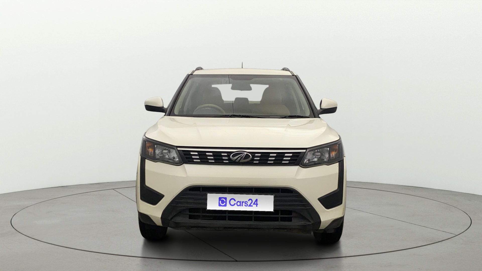 View 2020 Mahindra XUV300 W4 Petrol BS IV Image 1 Used 2020 Mahindra XUV300 W4 Petrol BS IV Image 1