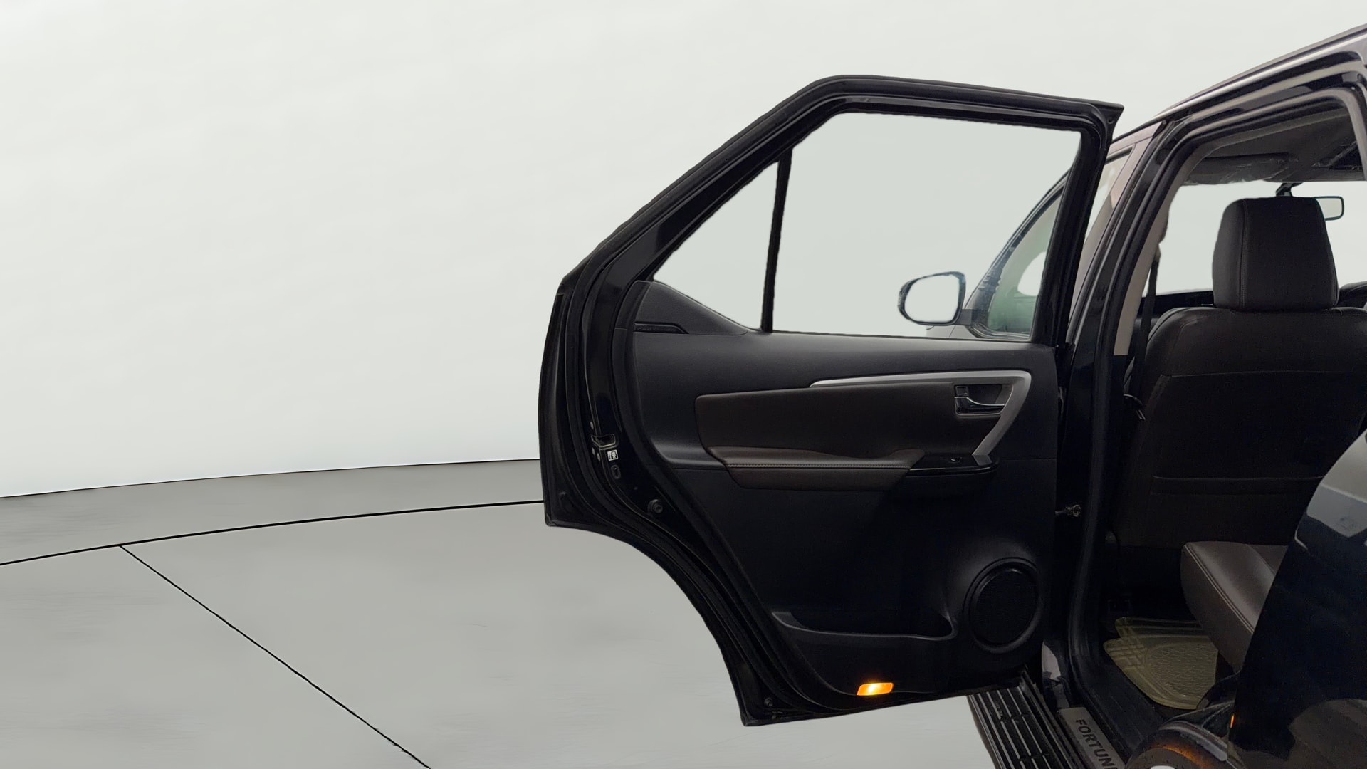 View 2019 Toyota Fortuner 2.7 4X2 AT Image 16 Used 2019 Toyota Fortuner 2.7 4X2 AT Image 16