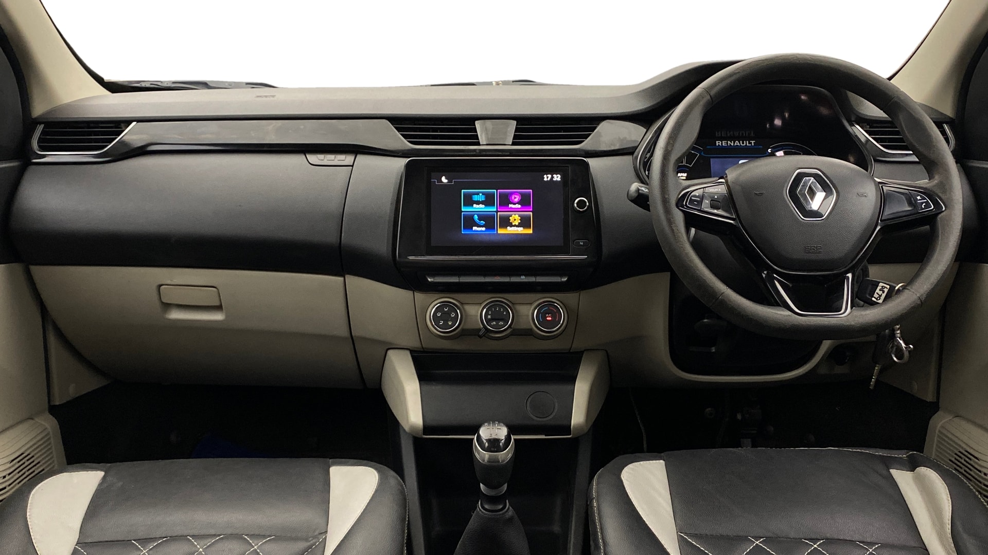 View 2022 Renault Triber RXT Image 16 Used 2022 Renault Triber RXT Image 16