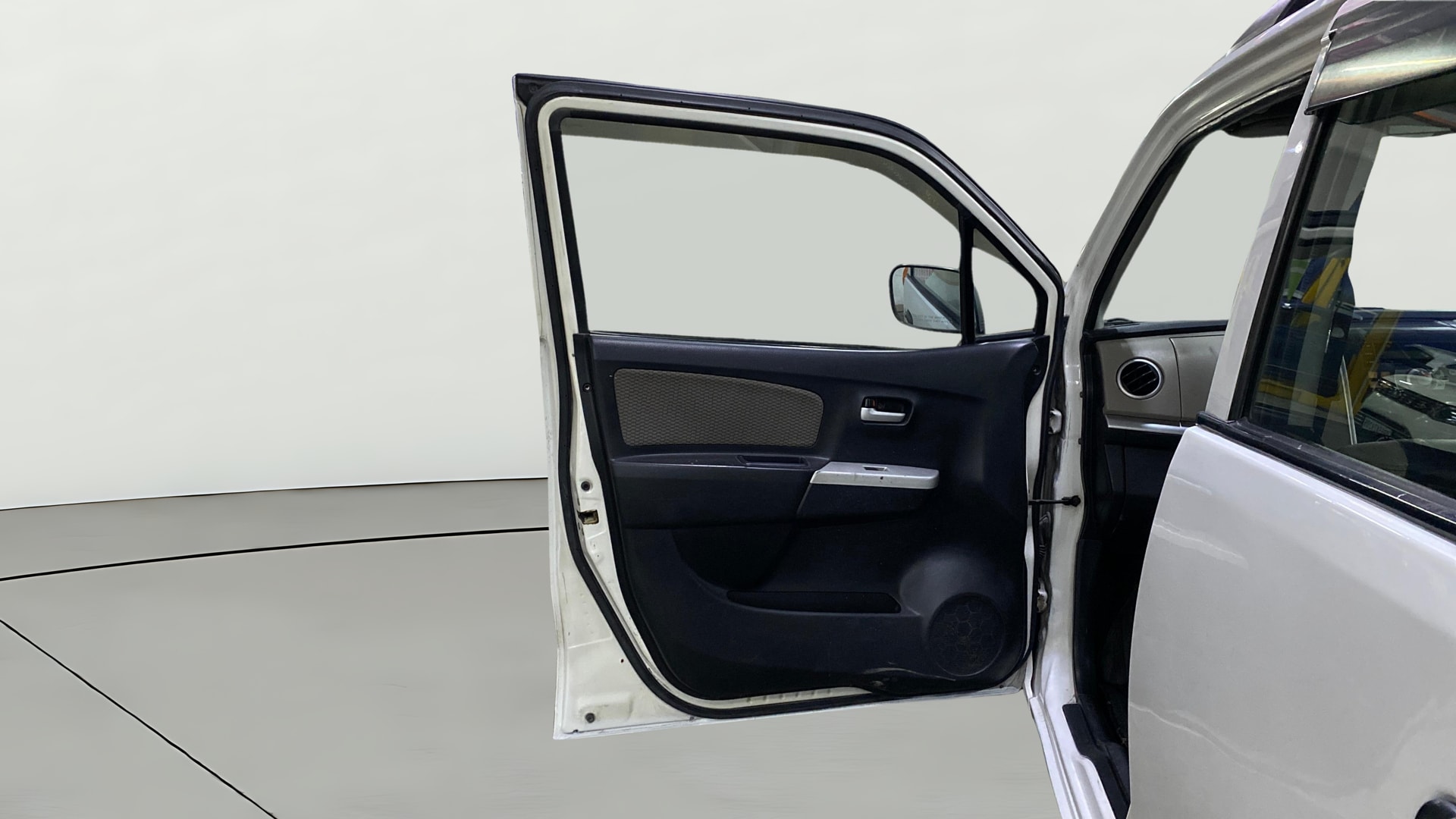 View 2016 Maruti Suzuki 1000 Base Variant Image 30 Used 2016 Maruti Suzuki 1000 Base Variant Image 30