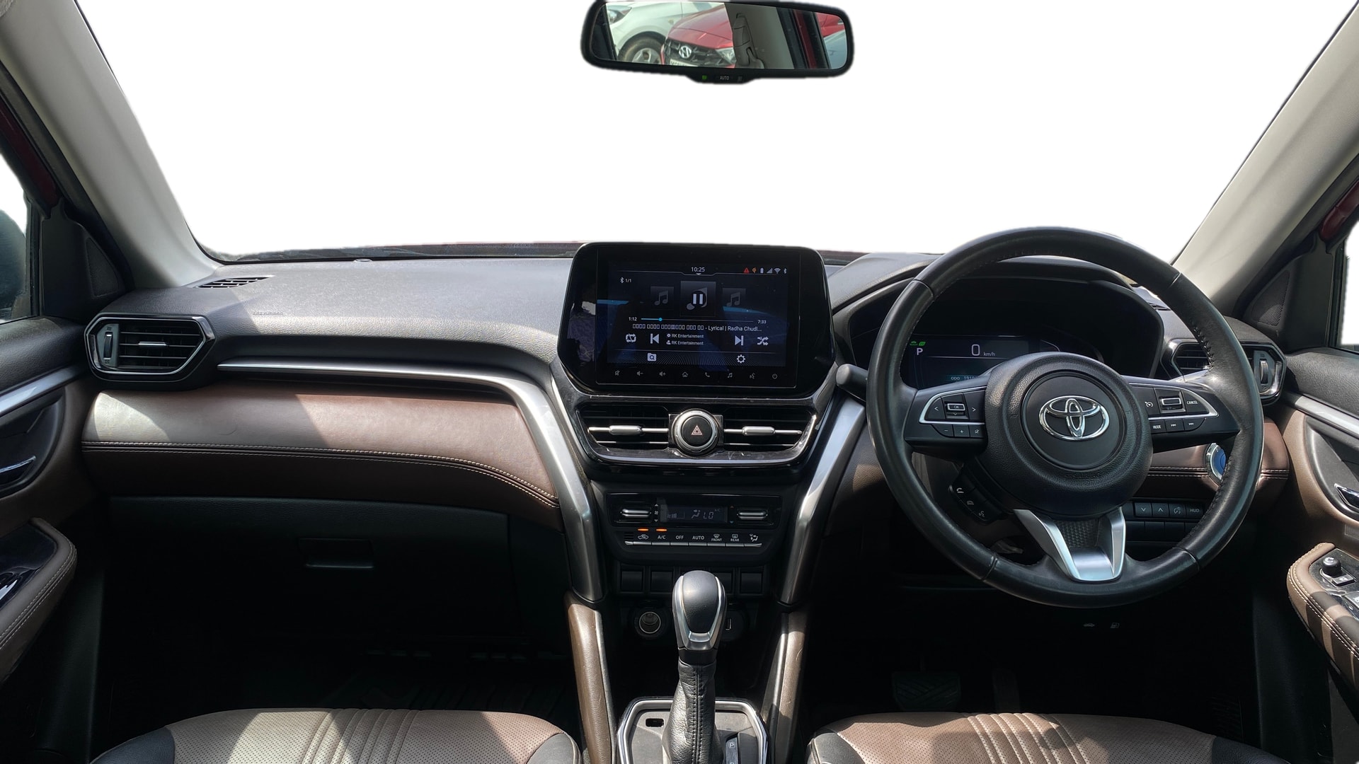 View 2025 Toyota Urban Cruiser Hyryder V e-Drive 2WD HYBRID Image 32 Used 2025 Toyota Urban Cruiser Hyryder V e-Drive 2WD HYBRID Image 32