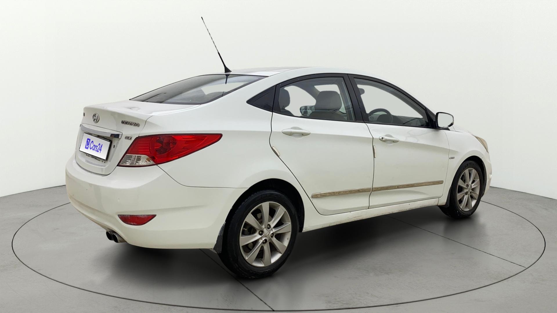 View 2013 Hyundai Fluidic Verna 1.6 CRDI SX Image 41 Used 2013 Hyundai Fluidic Verna 1.6 CRDI SX Image 41