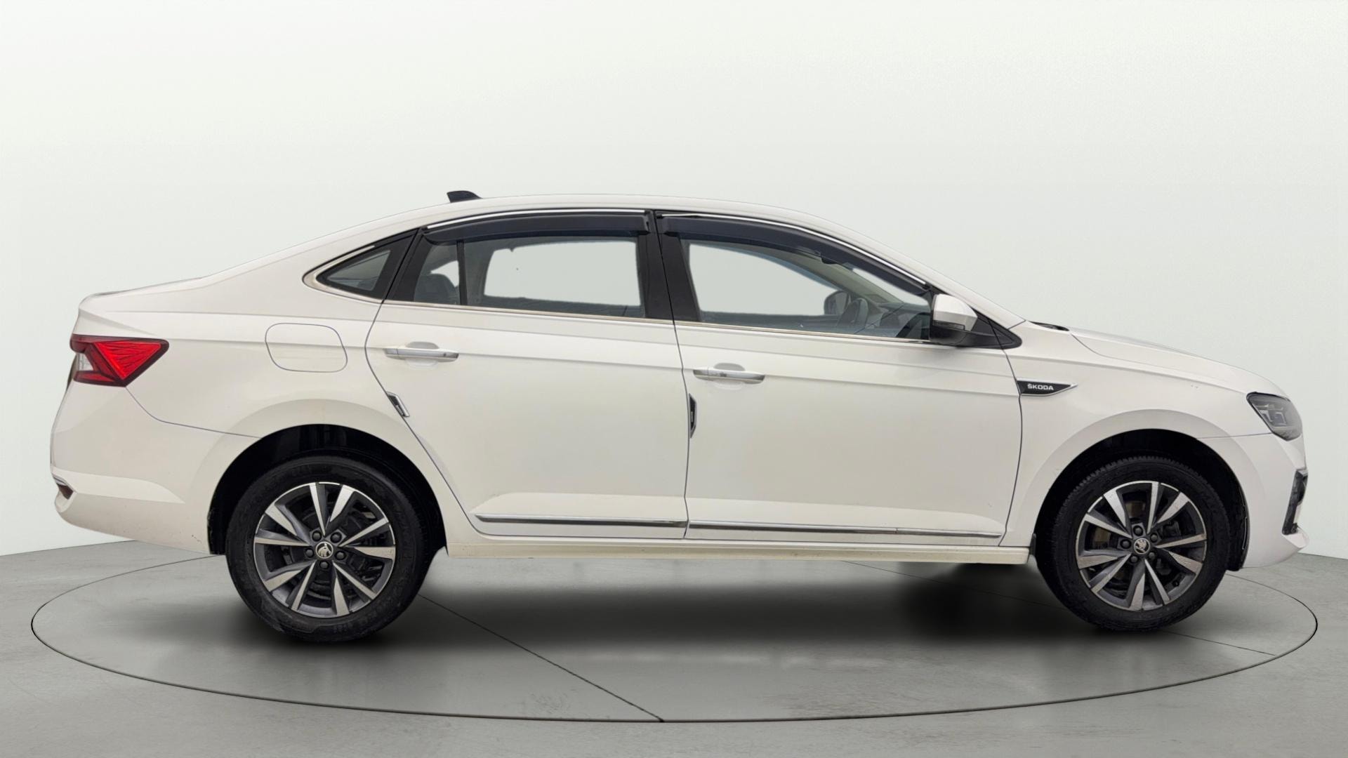 View 2024 Skoda Slavia Style 1.0 TSI MT Image 9 Used 2024 Skoda Slavia Style 1.0 TSI MT Image 9