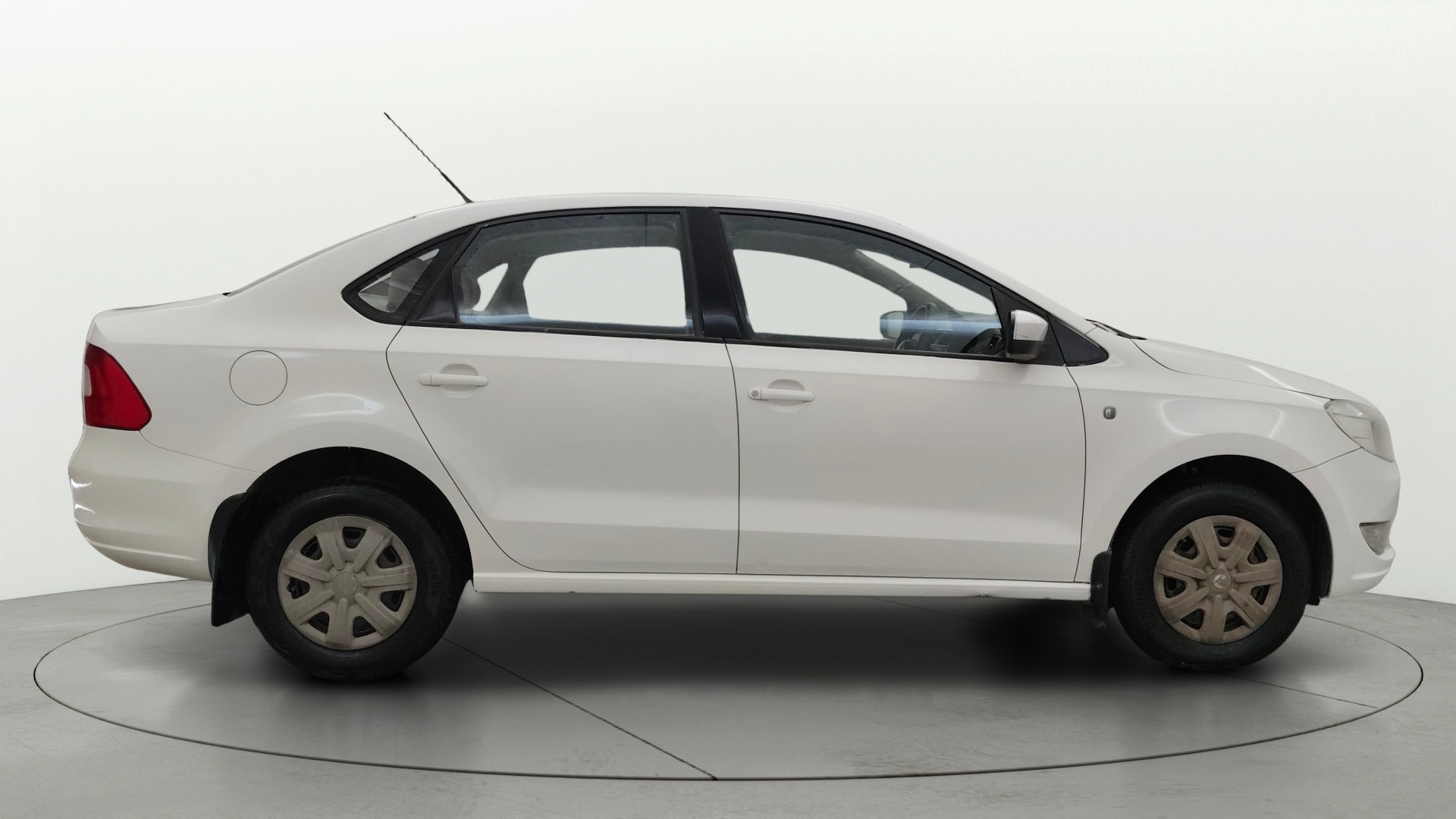 View 2013 Skoda Rapid 1.6 MPI Ambition Petrol BS IV Image 8 Used 2013 Skoda Rapid 1.6 MPI Ambition Petrol BS IV Image 8