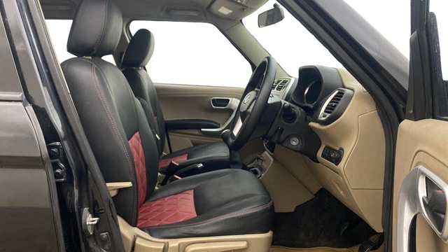 View Mahindra TUV300 Image 26 Used Mahindra TUV300 Image 26