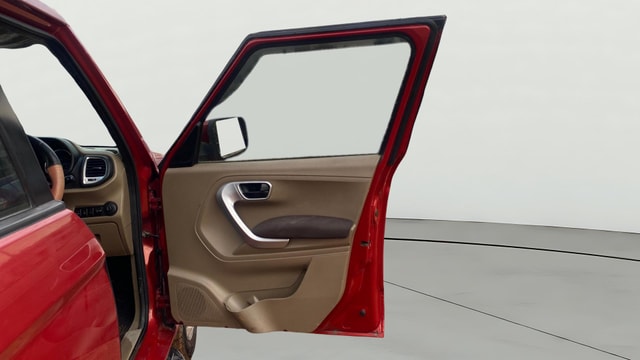 View Mahindra TUV300 Image 45 Used Mahindra TUV300 Image 45