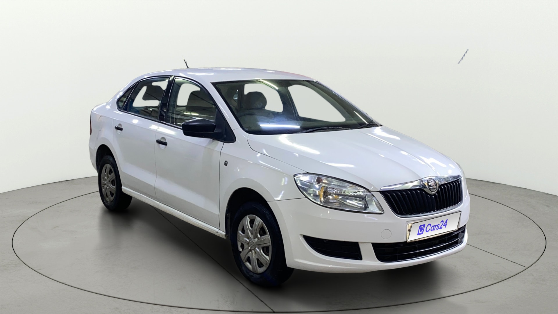 View 2014 Skoda Rapid 1.6 MPI Active Petrol BS IV Image 15 Used 2014 Skoda Rapid 1.6 MPI Active Petrol BS IV Image 15