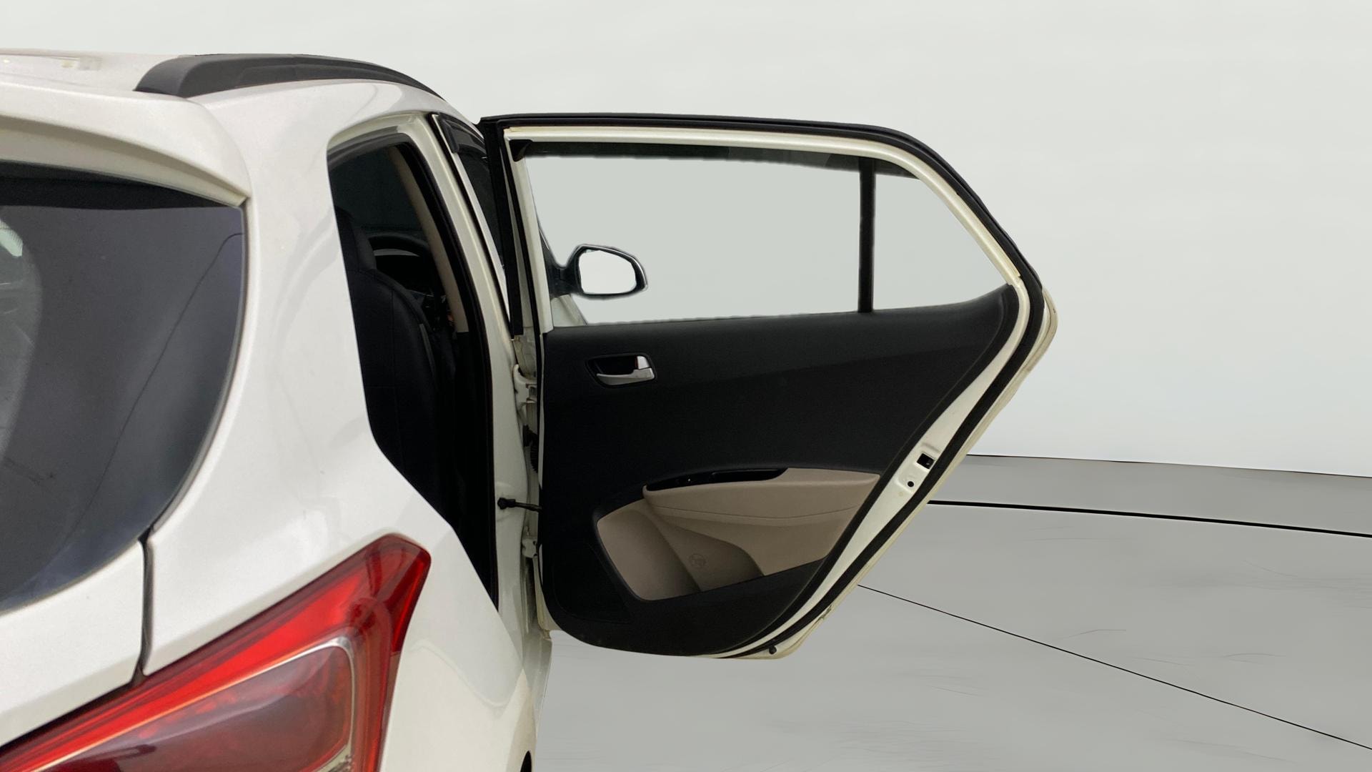 View 2014 Hyundai Grand i10 Asta AT 1.2 Kappa VTVT Image 7 Used 2014 Hyundai Grand i10 Asta AT 1.2 Kappa VTVT Image 7