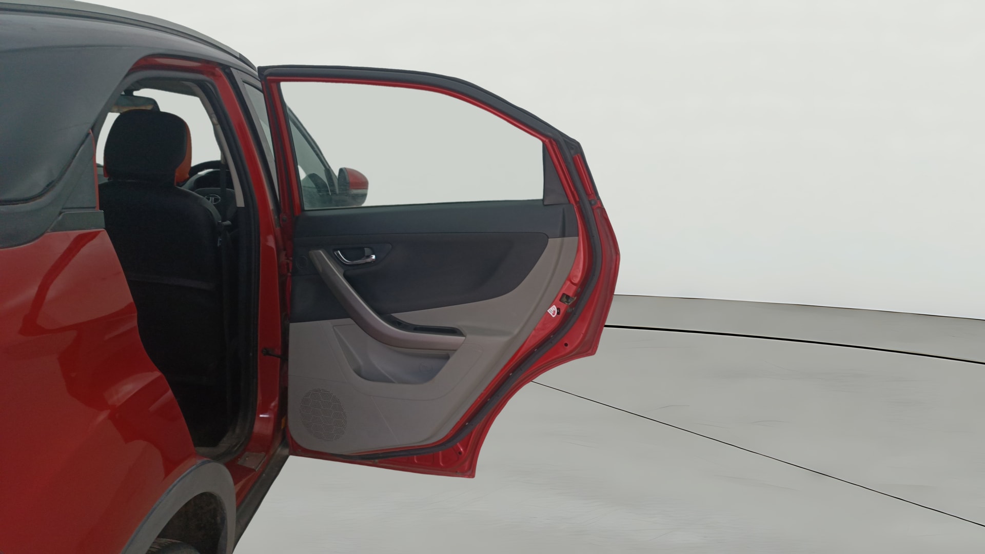 View 2018 Tata Nexon Revotron XE Image 7 Used 2018 Tata Nexon Revotron XE Image 7