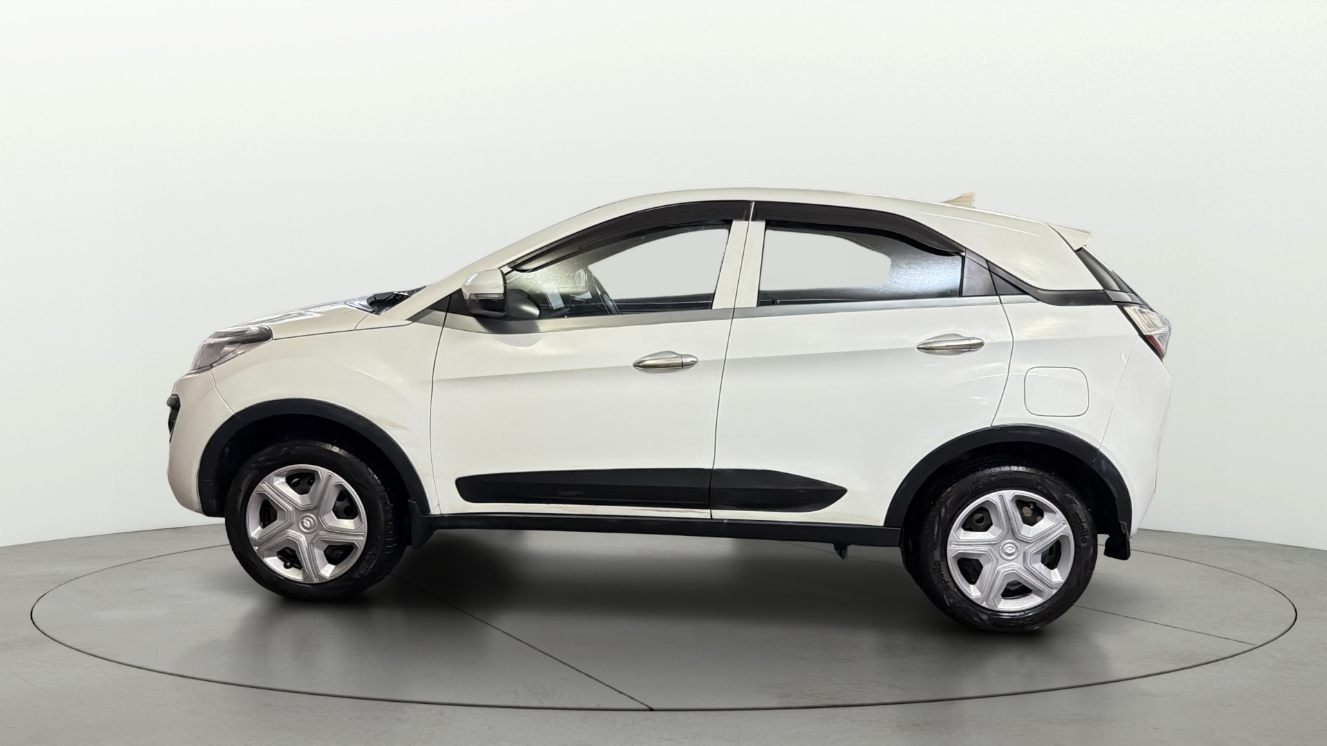 View 2018 Tata Nexon Revotron XM Image 5 Used 2018 Tata Nexon Revotron XM Image 5