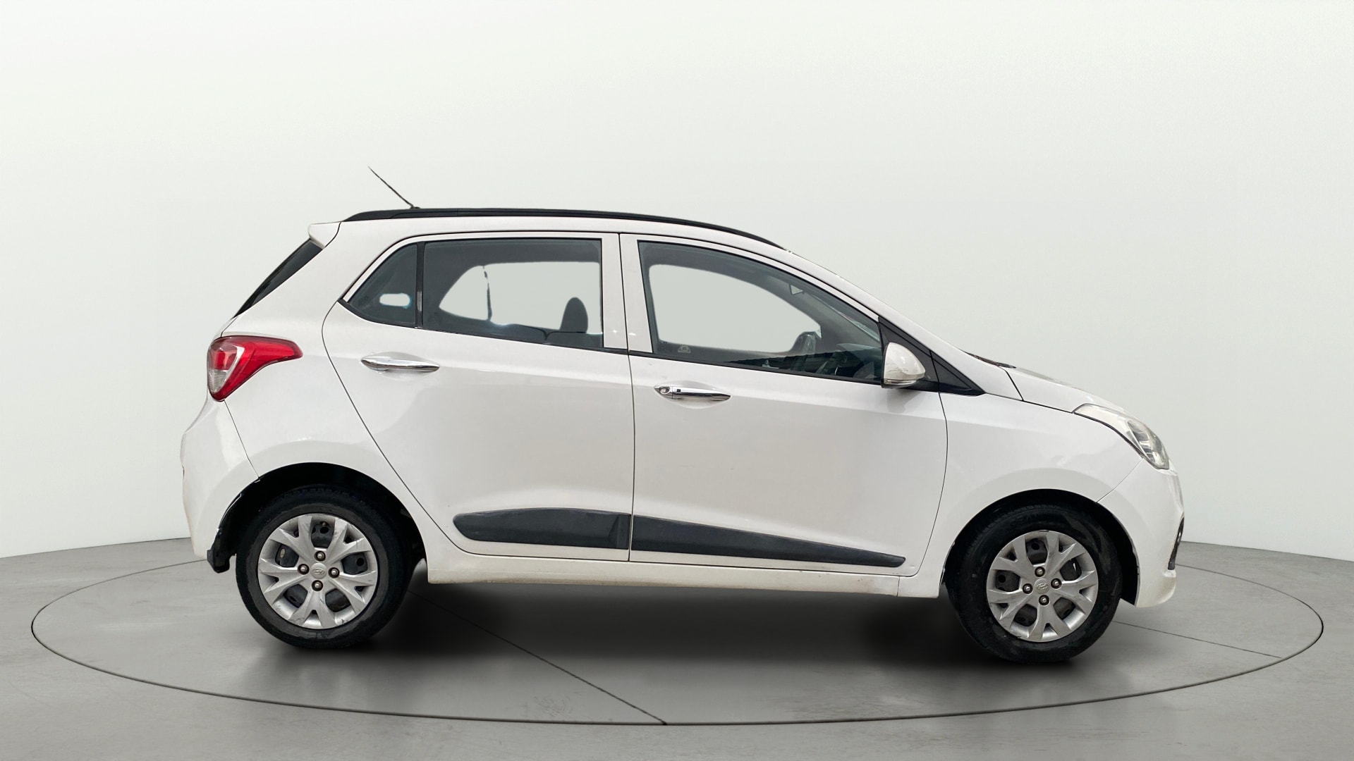 View 2015 Hyundai Grand i10 Sportz 1.2 Kappa Image 8 Used 2015 Hyundai Grand i10 Sportz 1.2 Kappa Image 8