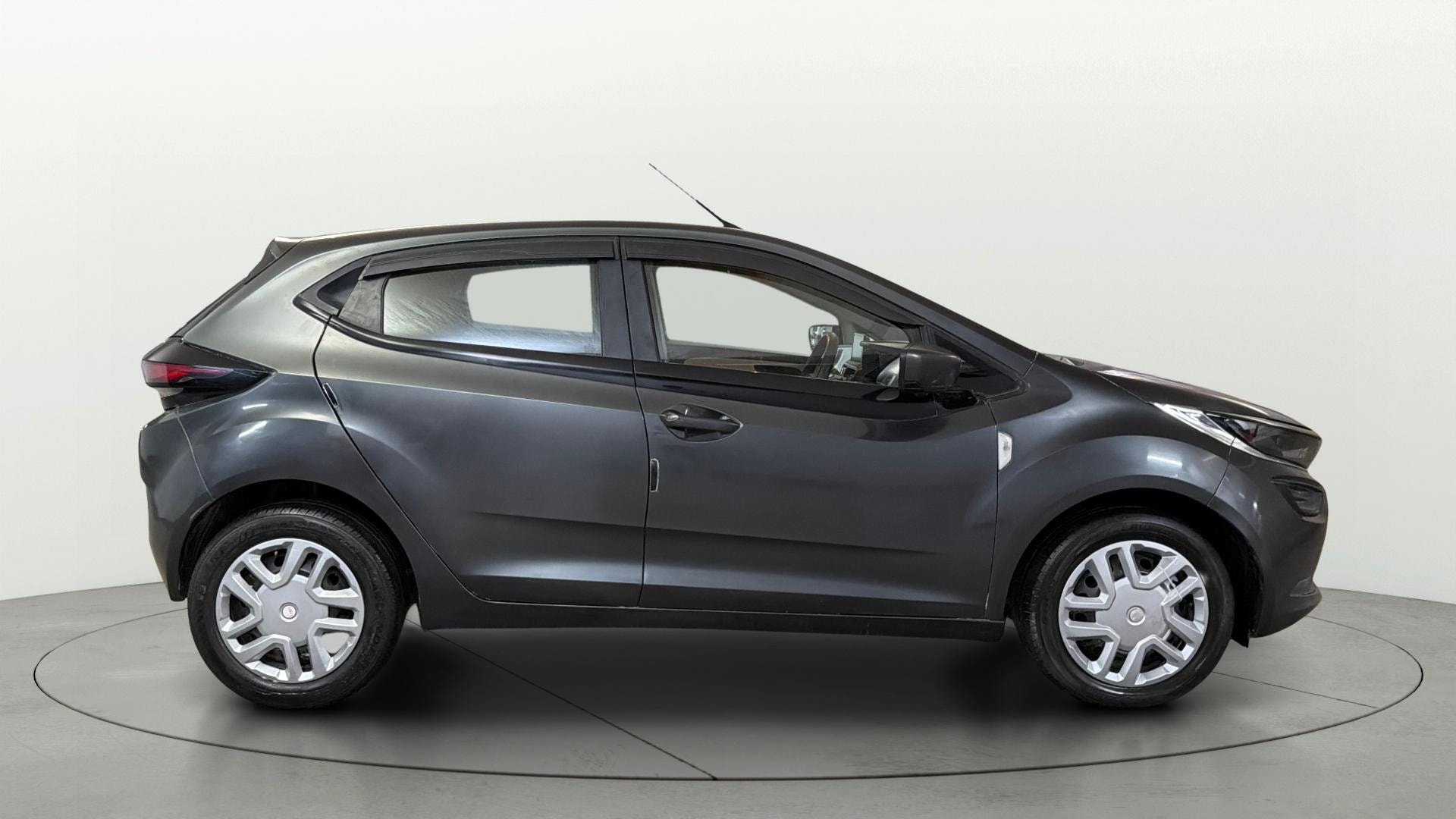 View 2022 Tata Altroz XM Plus Petrol Image 8 Used 2022 Tata Altroz XM Plus Petrol Image 8