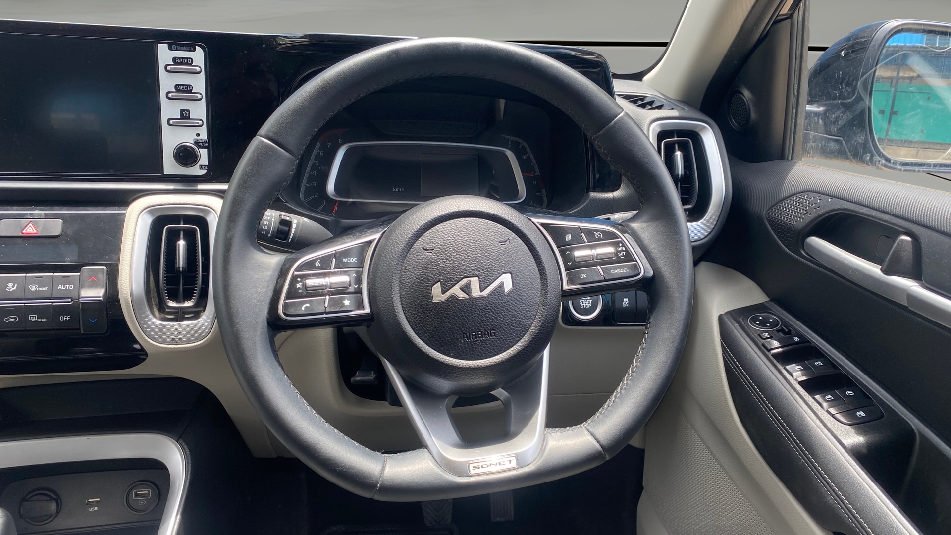 View 2022 Kia Sonet HTE Petrol Image 13 Used 2022 Kia Sonet HTE Petrol Image 13