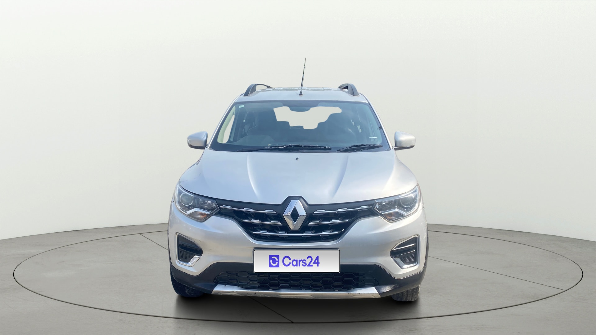View 2021 Renault Triber RXZ AMT Image 1 Used 2021 Renault Triber RXZ AMT Image 1