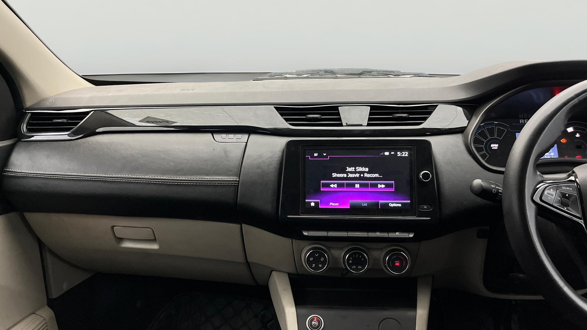 View 2025 Renault Triber RXT Image 33 Used 2025 Renault Triber RXT Image 33