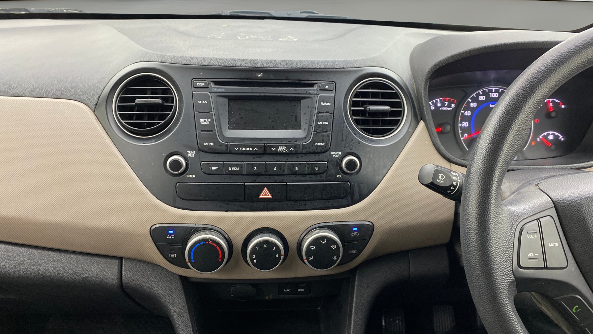 View 2015 Hyundai Grand i10 Sportz 1.2 Kappa Image 30 Used 2015 Hyundai Grand i10 Sportz 1.2 Kappa Image 30