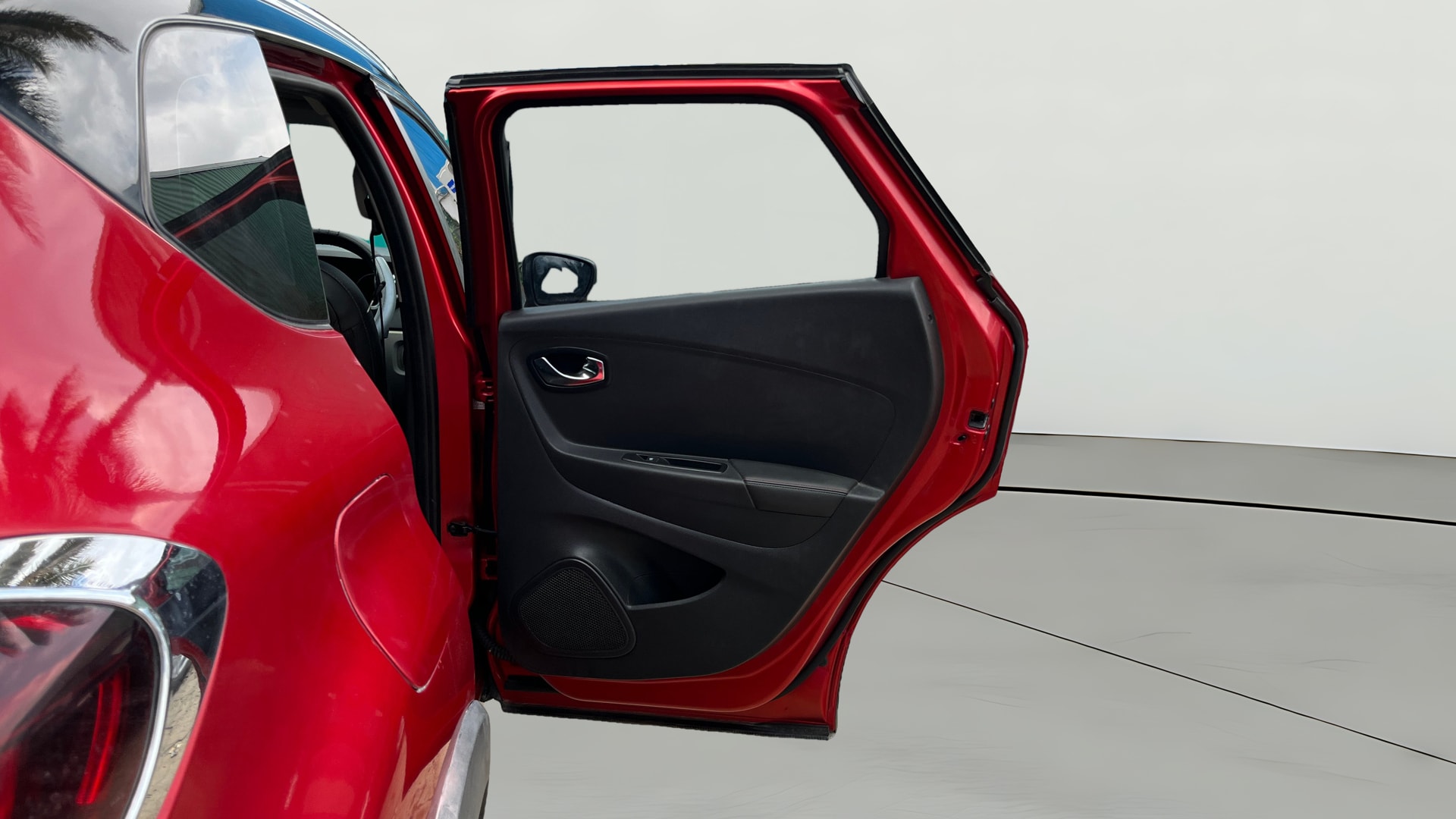 View 2019 Renault Captur Platine Petrol Dual Tone Image 8 Used 2019 Renault Captur Platine Petrol Dual Tone Image 8