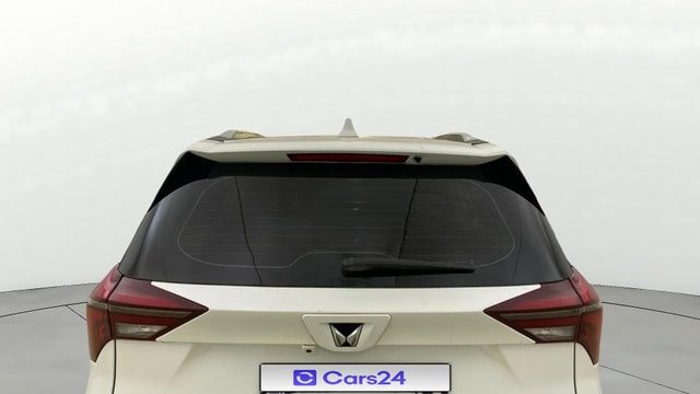 View Mahindra XUV700 Image 4 Used Mahindra XUV700 Image 4