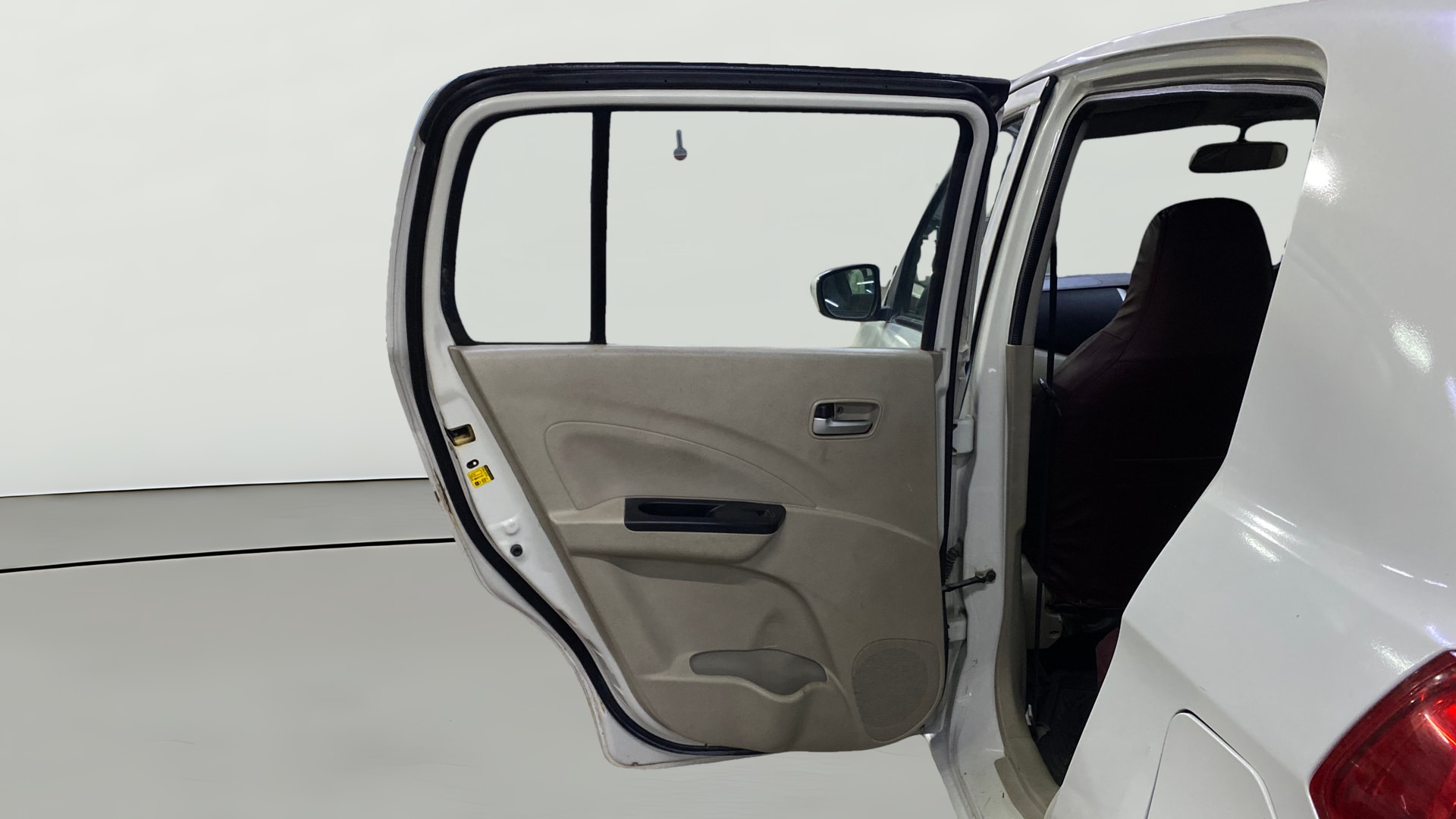 View 2019 Maruti Suzuki 1000 Base Variant Image 16 Used 2019 Maruti Suzuki 1000 Base Variant Image 16
