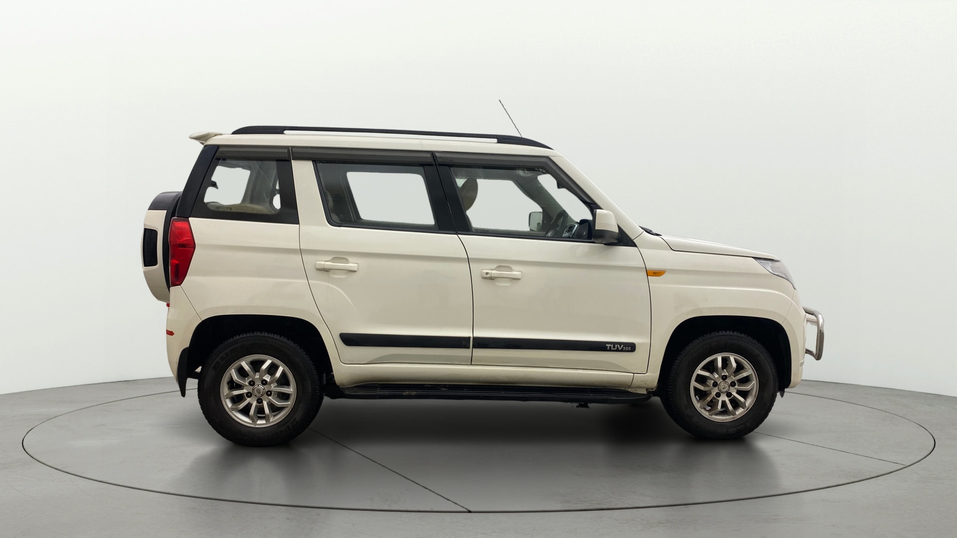 View 2017 Mahindra TUV300 T8 Image 8 Used 2017 Mahindra TUV300 T8 Image 8