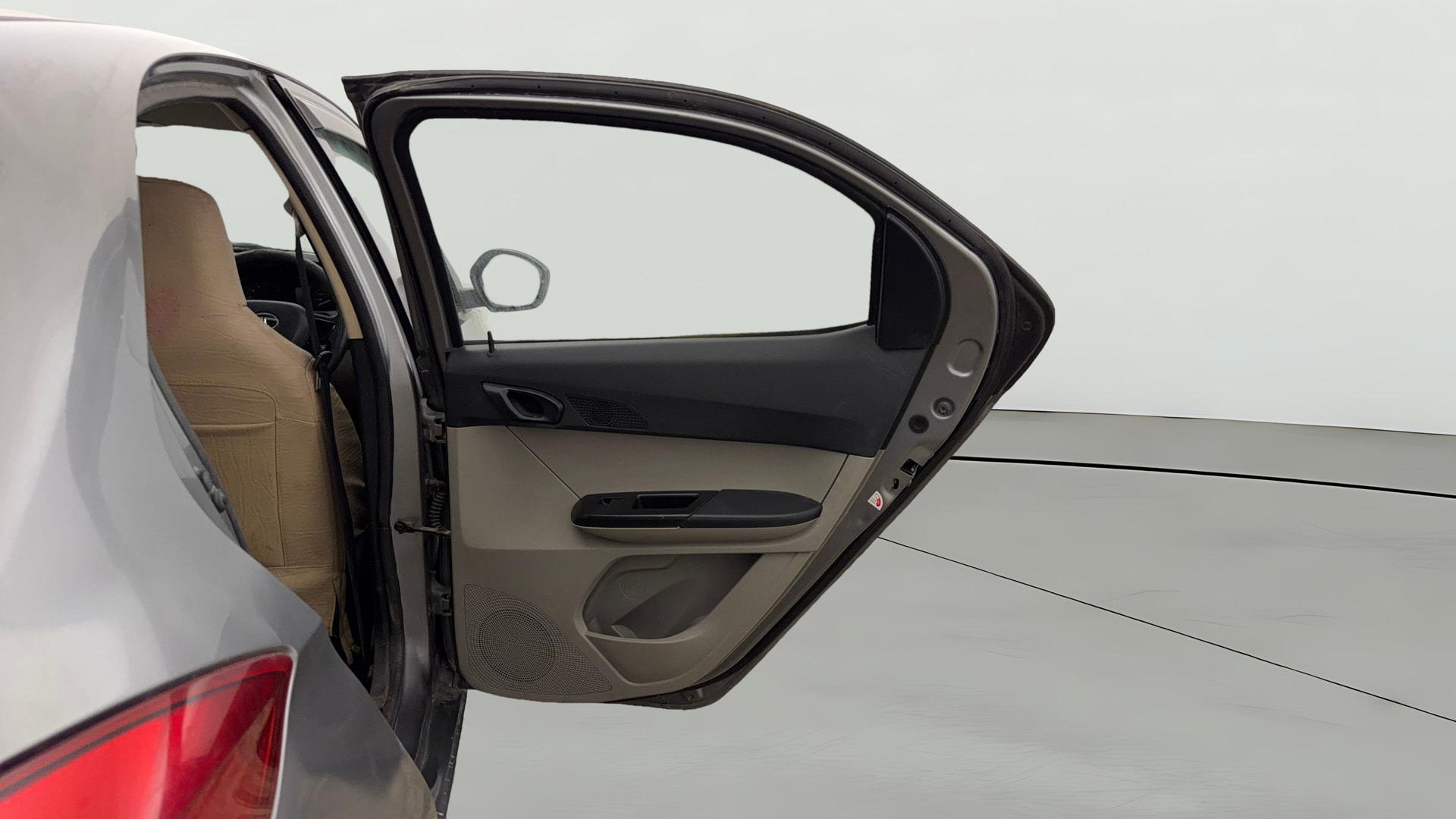 View 2018 Tata Tiago Revotorq XB Image 7 Used 2018 Tata Tiago Revotorq XB Image 7