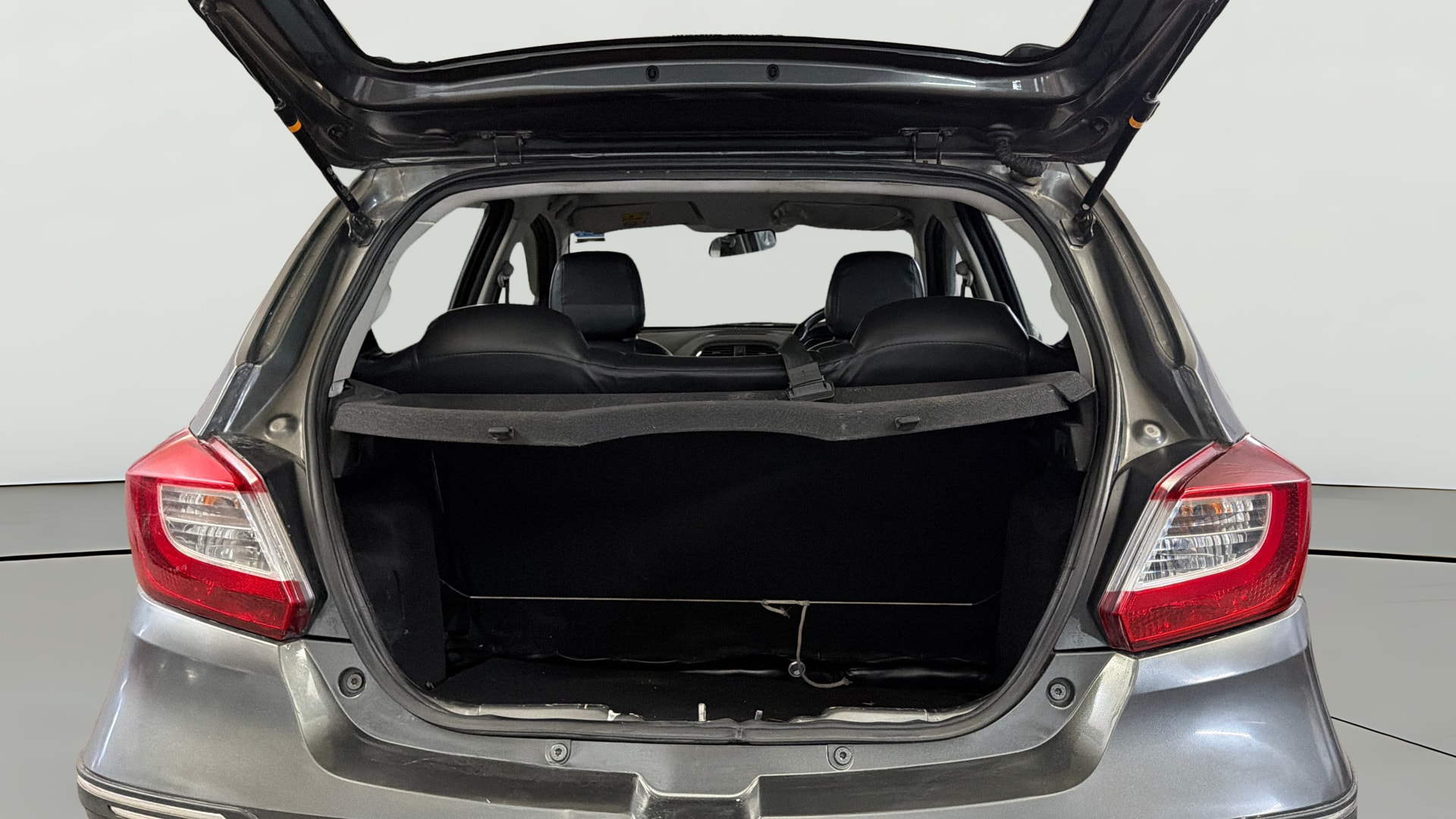 View 2020 Tata Tiago Revotorq XB Image 37 Used 2020 Tata Tiago Revotorq XB Image 37
