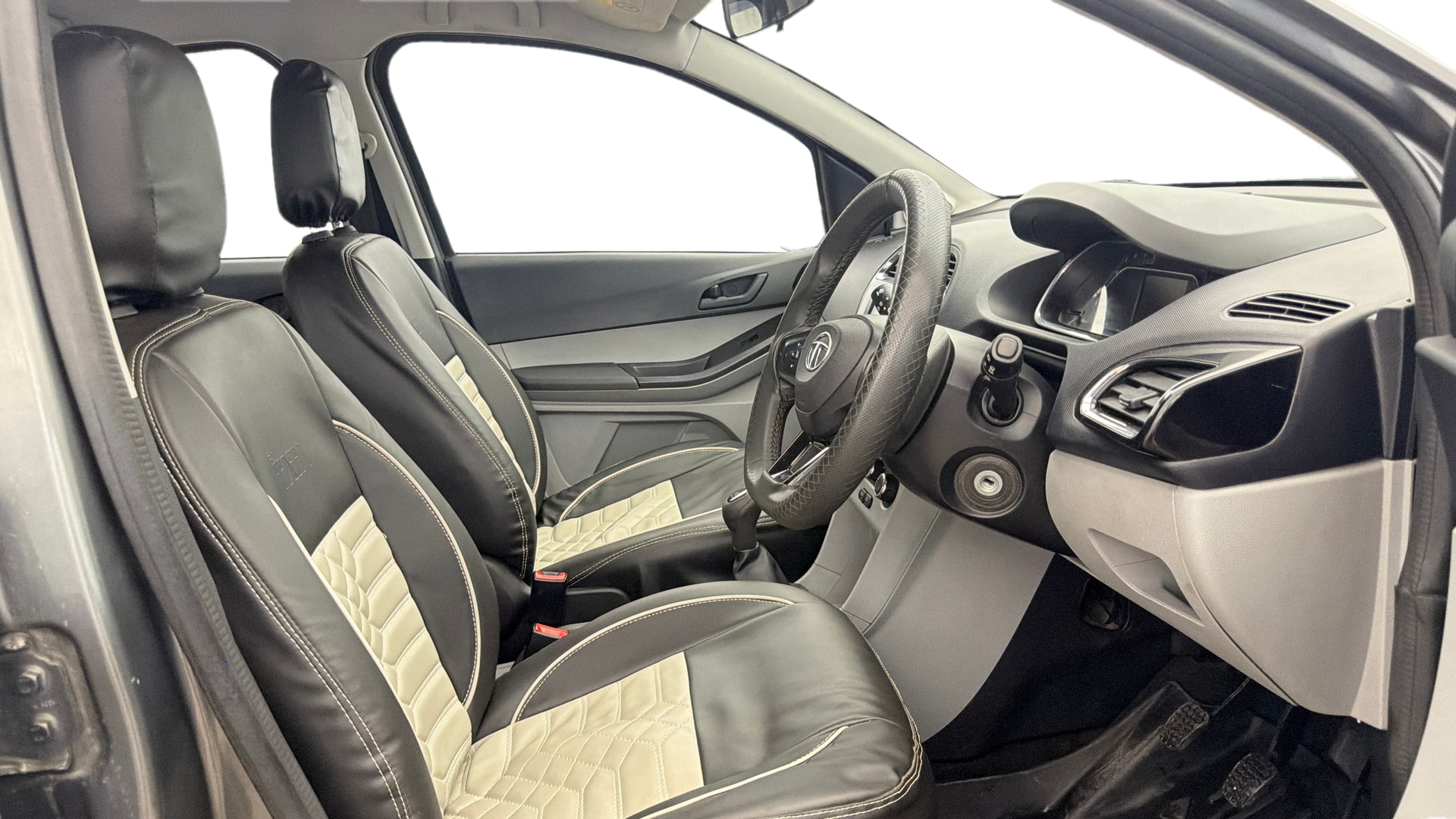 View 2021 Tata Tiago Revotorq XB Image 16 Used 2021 Tata Tiago Revotorq XB Image 16
