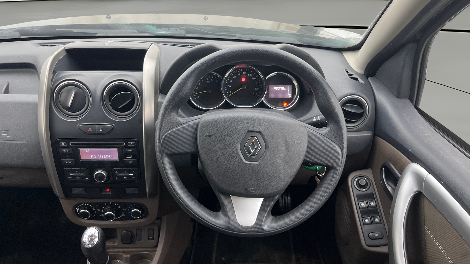 View 2016 Renault Duster Diesel 110PS RXZ AMT Image 20 Used 2016 Renault Duster Diesel 110PS RXZ AMT Image 20