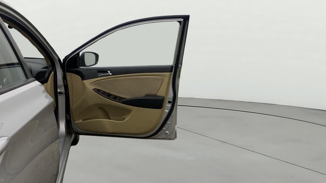 View Hyundai Fluidic Verna Image 44 Used Hyundai Fluidic Verna Image 44