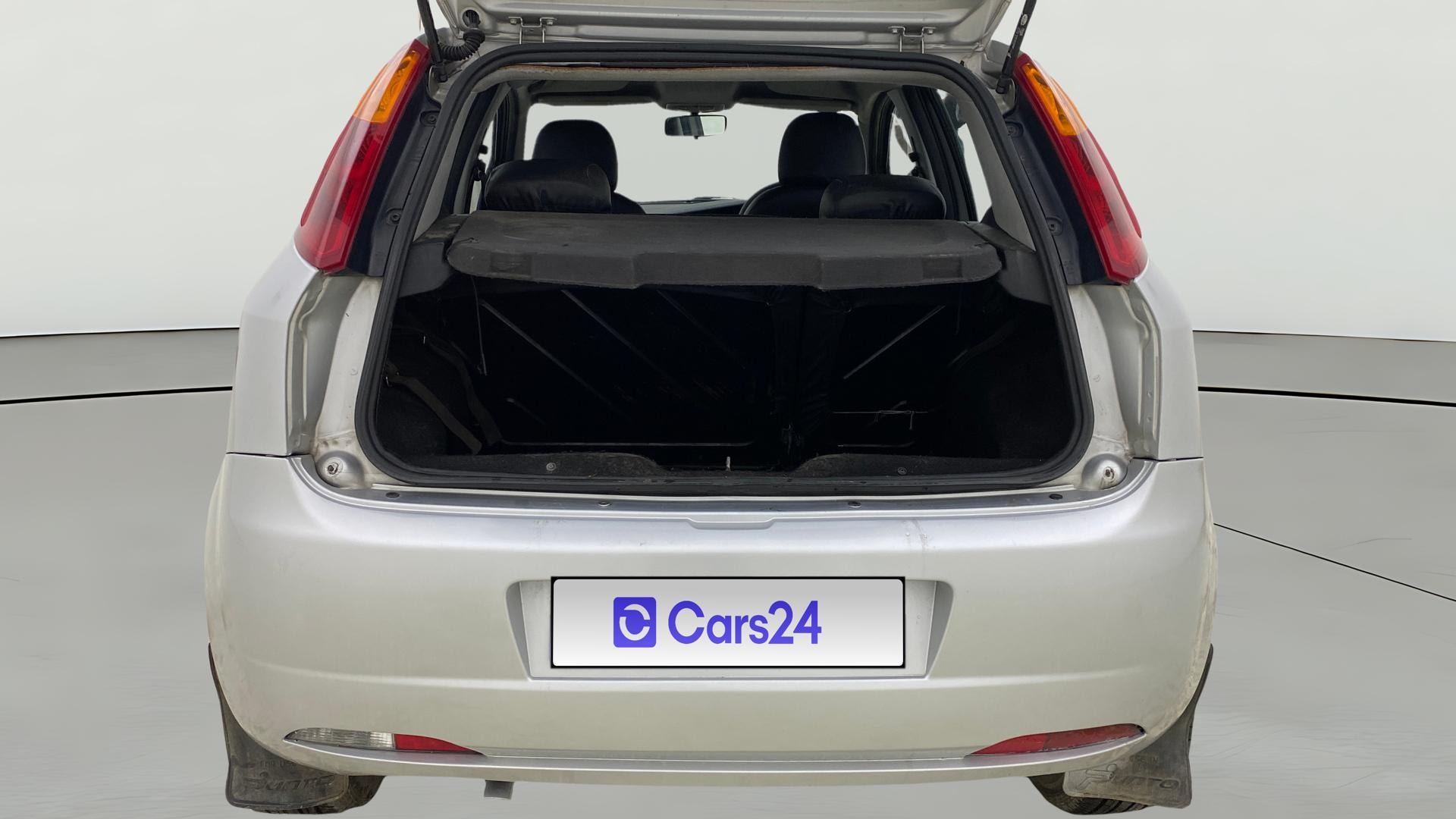 View 2014 Fiat Grande Punto 1.3 Emotion Pack 90 HP Image 38 Used 2014 Fiat Grande Punto 1.3 Emotion Pack 90 HP Image 38